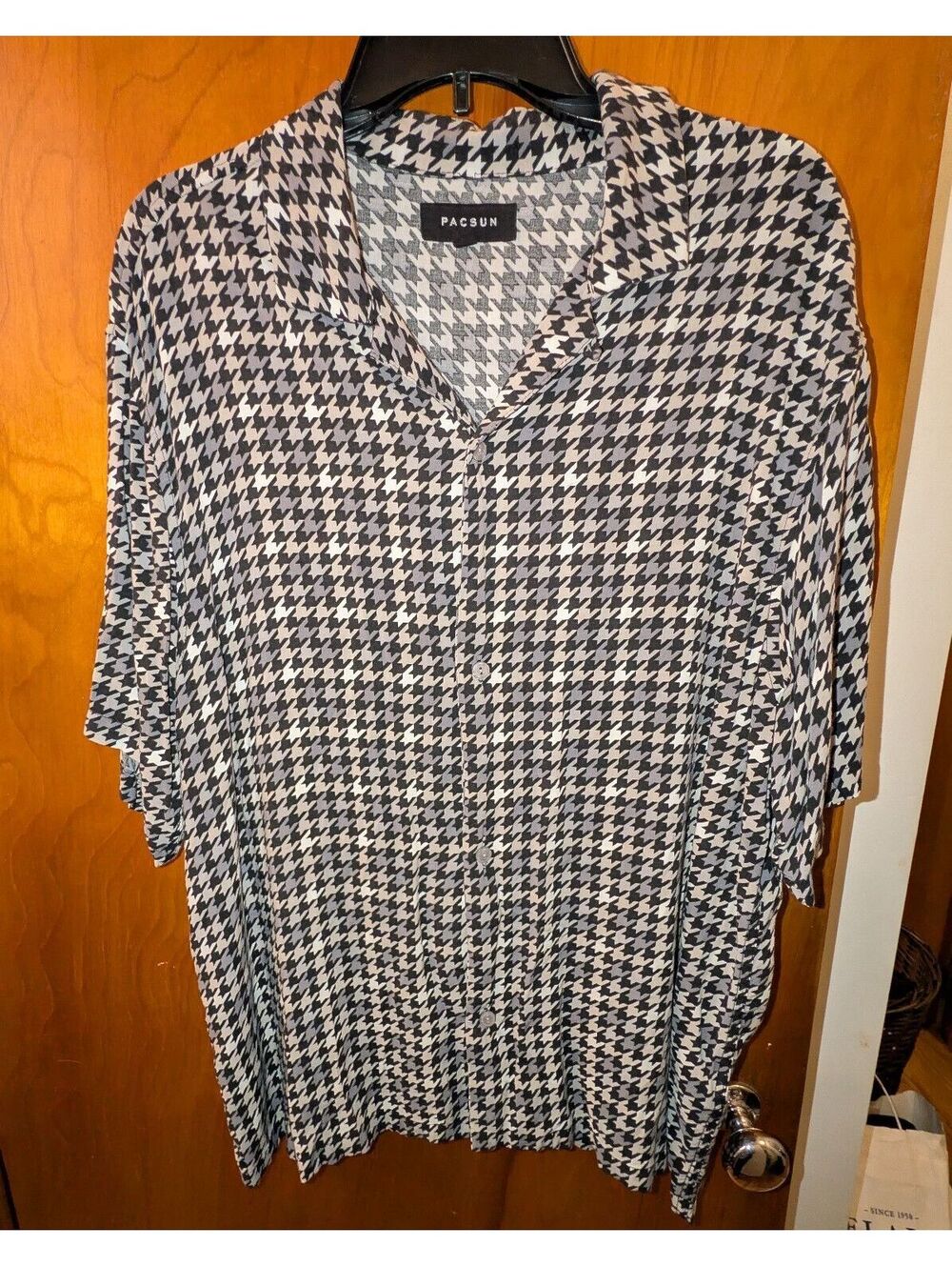 Pac Sun Men's SS Black White Gray Houndstooth Button Down Shirt Size Large